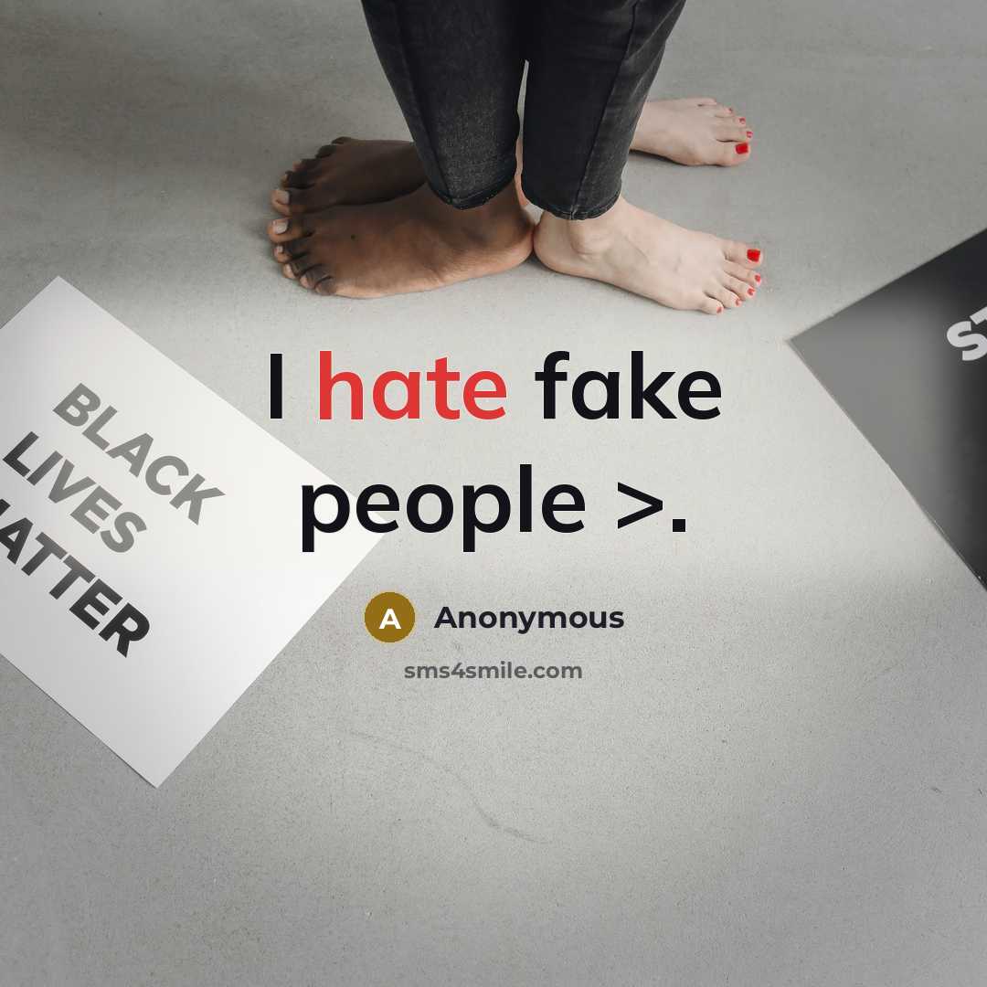 “I hate fake people >.” quote by Anonymous