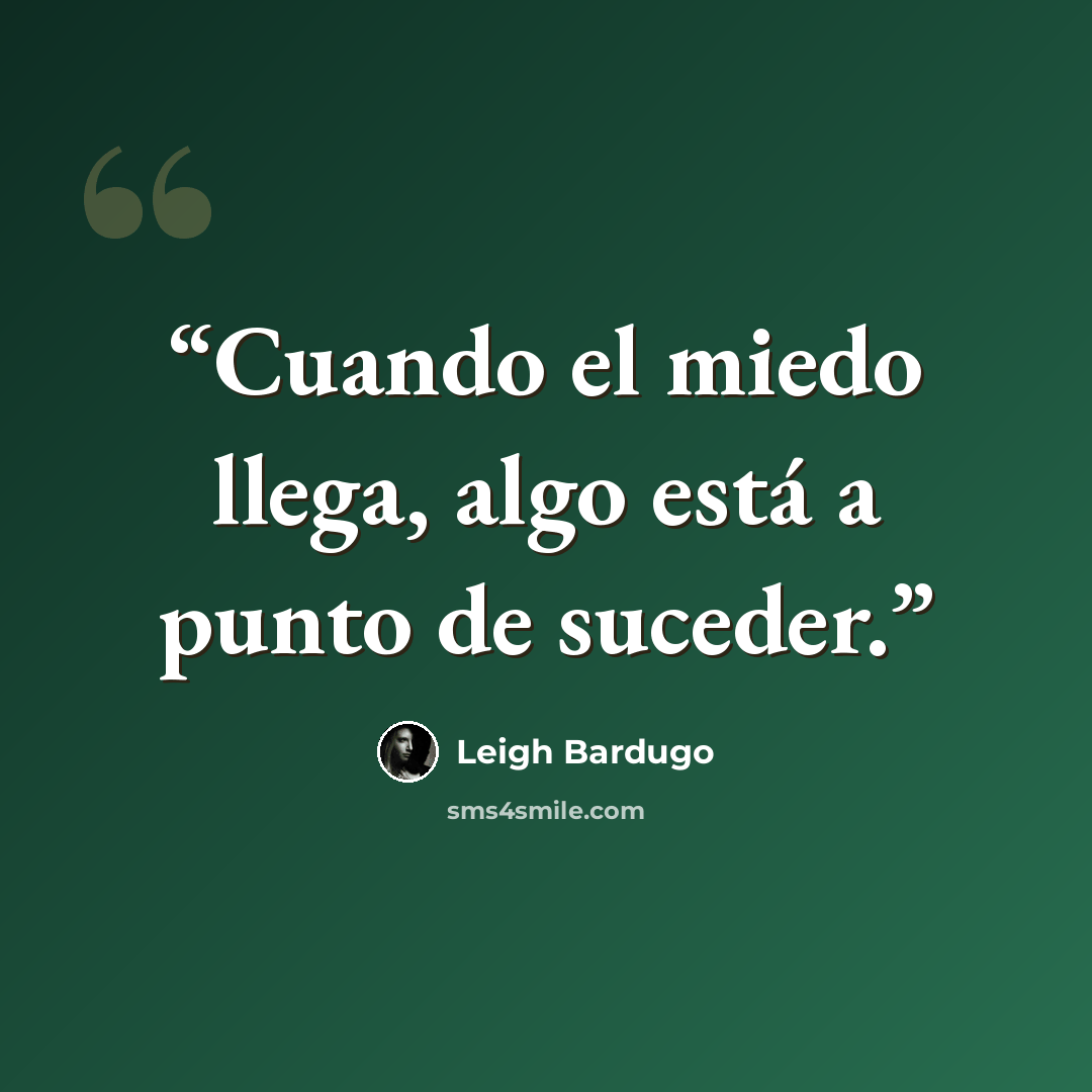 “Cuando el miedo llega, algo está a punto de suceder.” quote by Leigh Bardugo