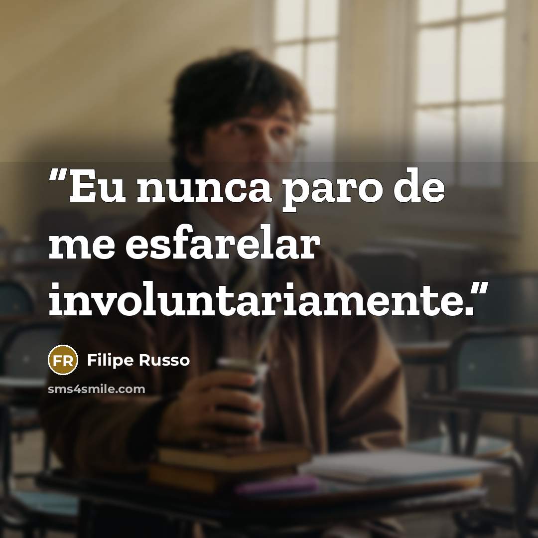 “Eu nunca paro de me esfarelar involuntariamente.” quote by Filipe Russo