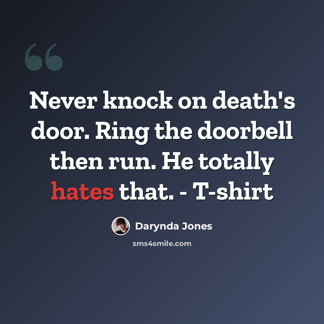 “Never knock on death's door. Ring the doorbell then run. He totally hates that. - T-shirt” quote by Darynda Jones