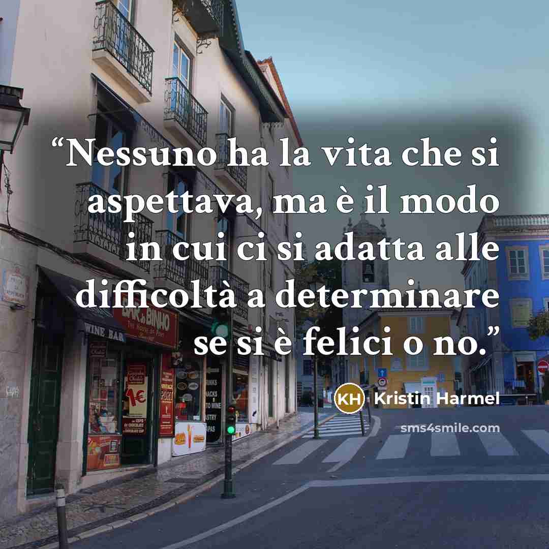 “Nessuno ha la vita che si aspettava, ma è il modo in cui ci si adatta alle difficoltà a determinare se si è felici o no.” quote by Kristin Harmel