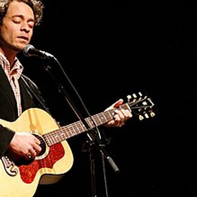 Portrait of Amos Lee