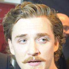 Portrait of Kyle Gallner