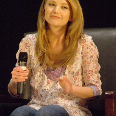 Portrait of Elisabeth Harnois