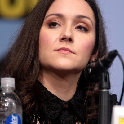 Portrait of Shannon Woodward