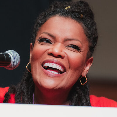 Portrait of Yvette Nicole Brown