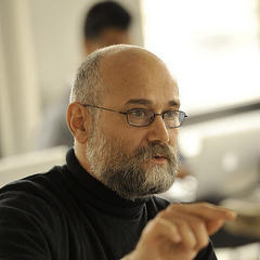 Portrait of Yochai Benkler