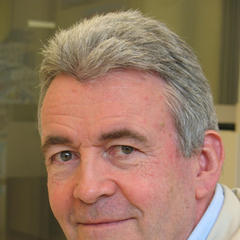 Portrait of Simon Mawer