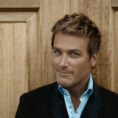 Portrait of Andrew Thomas