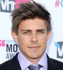 Portrait of Chris Lowell