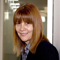 Portrait of Vivianne Crowley