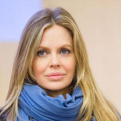 Portrait of Kristin Bauer van Straten