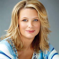Portrait of Kristin Hannah