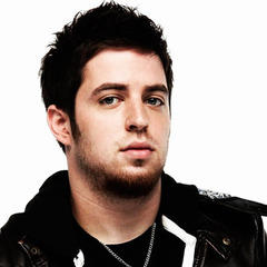 Portrait of Lee Dewyze