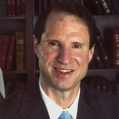 Portrait of Ron Wyden