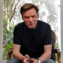 Portrait of Graeme Simsion