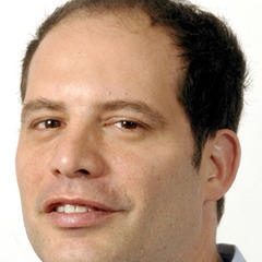 Portrait of Simon Kuper