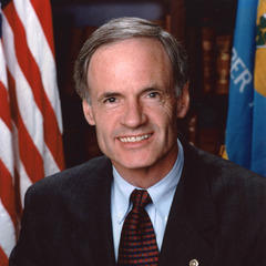 Portrait of Thomas Carper