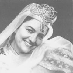 Portrait of Nelly Mazloum