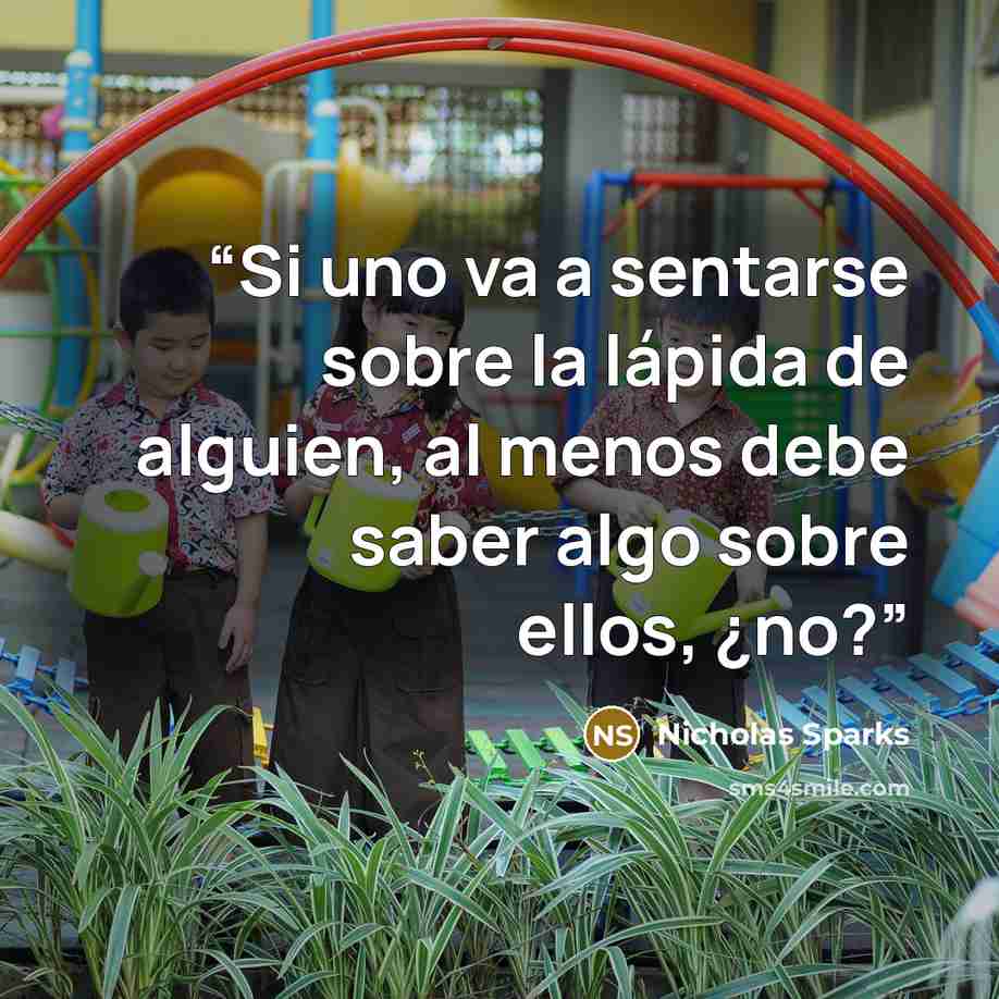 “Si uno va a sentarse sobre la lápida de alguien, al menos debe saber algo sobre ellos, ¿no?” quote by Nicholas Sparks