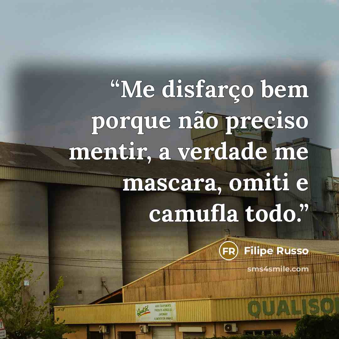 “Me disfarço bem porque não preciso mentir, a verdade me mascara, omiti e camufla todo.” quote by Filipe Russo
