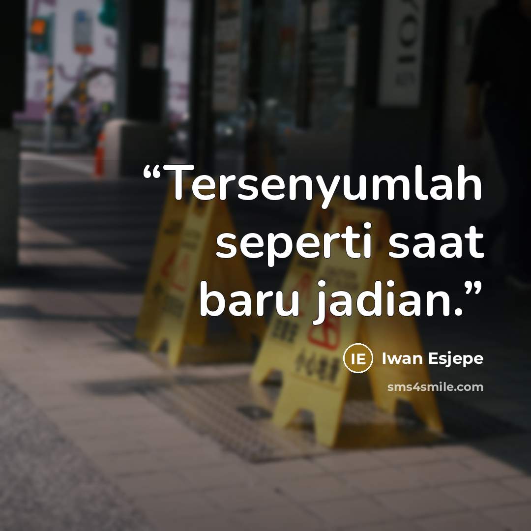 “Tersenyumlah seperti saat baru jadian.” quote by Iwan Esjepe