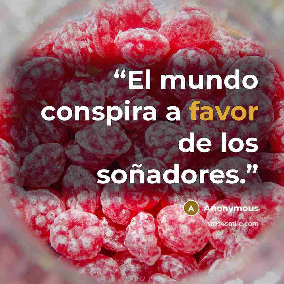 “El mundo conspira a favor de los soñadores.” quote by Anonymous
