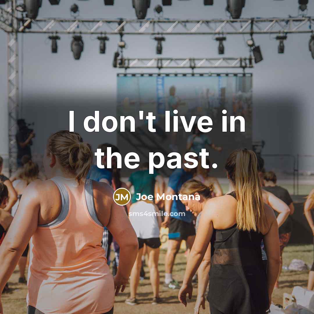 “I don't live in the past.…” quote by Joe Montana