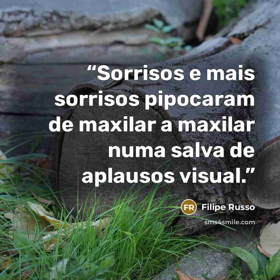 “Sorrisos e mais sorrisos pipocaram de maxilar a maxilar numa salva de aplausos visual.” quote by Filipe Russo