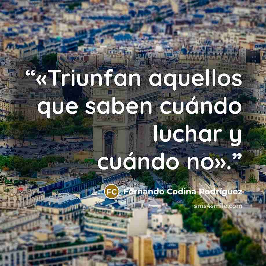 “«Triunfan aquellos que saben cuándo luchar y cuándo no».” quote by Fernando Codina Rodríguez