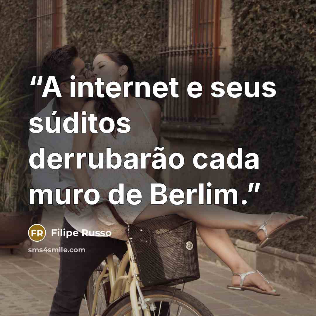 “A internet e seus súditos derrubarão cada muro de Berlim.” quote by Filipe Russo