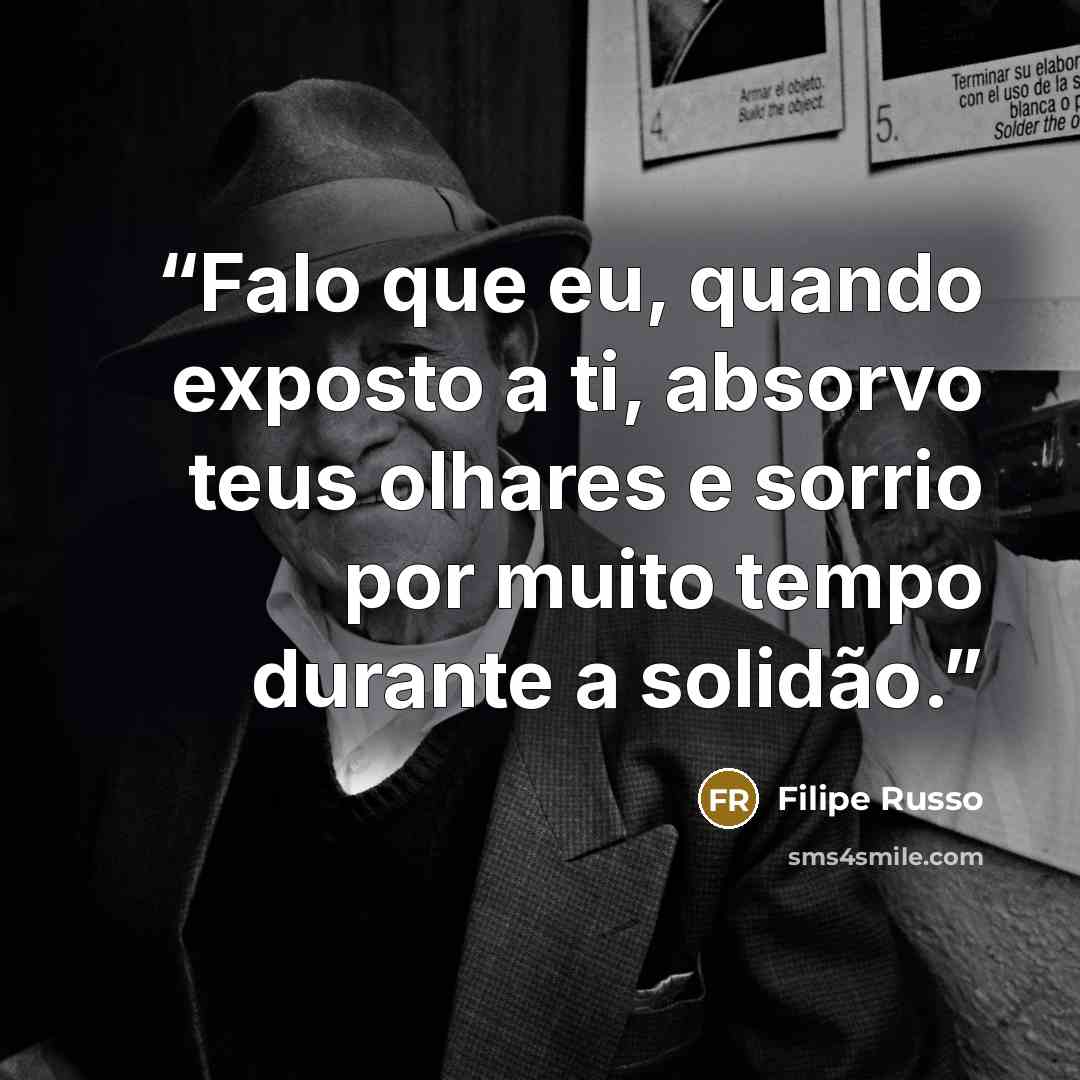 “Falo que eu, quando exposto a ti, absorvo teus olhares e sorrio por muito tempo durante a solidão.” quote by Filipe Russo
