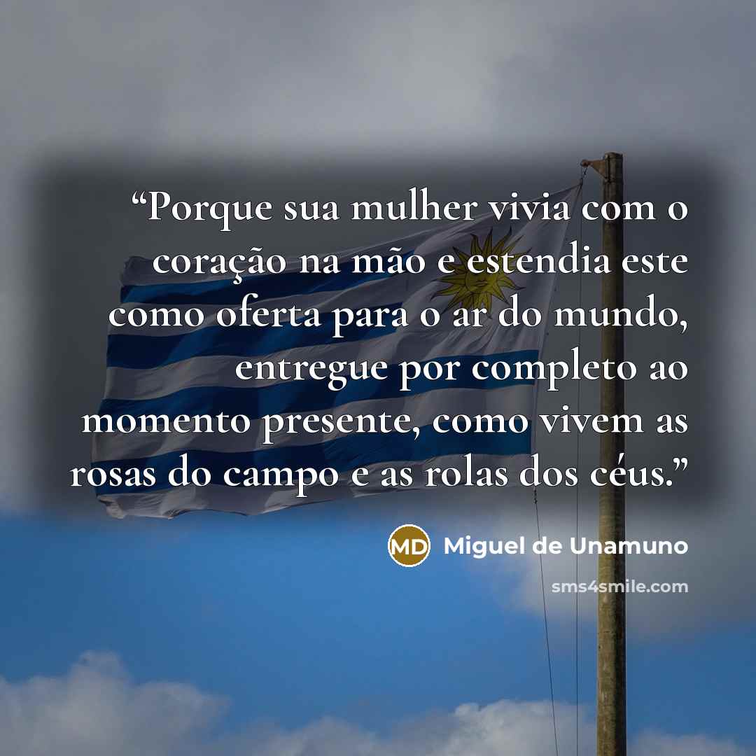 “Porque sua mulher vivia com o coração na mão e estendia este como oferta para o ar do mundo, entregue por completo ao momento presente, como vivem as rosas do campo e as rolas dos céus.” quote by Miguel de Unamuno