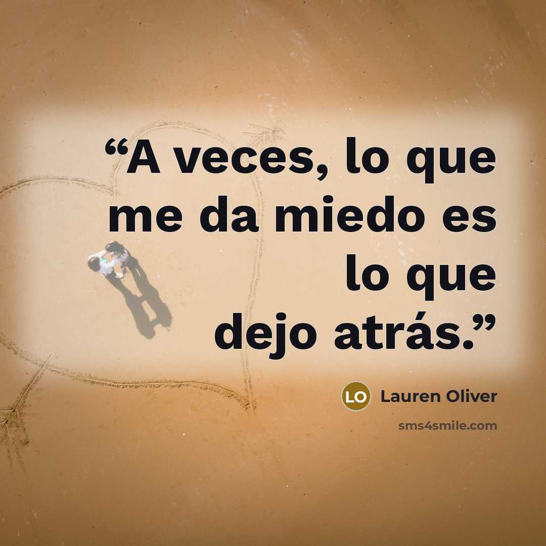 “A veces, lo que me da miedo es lo que dejo atrás.” quote by Lauren Oliver