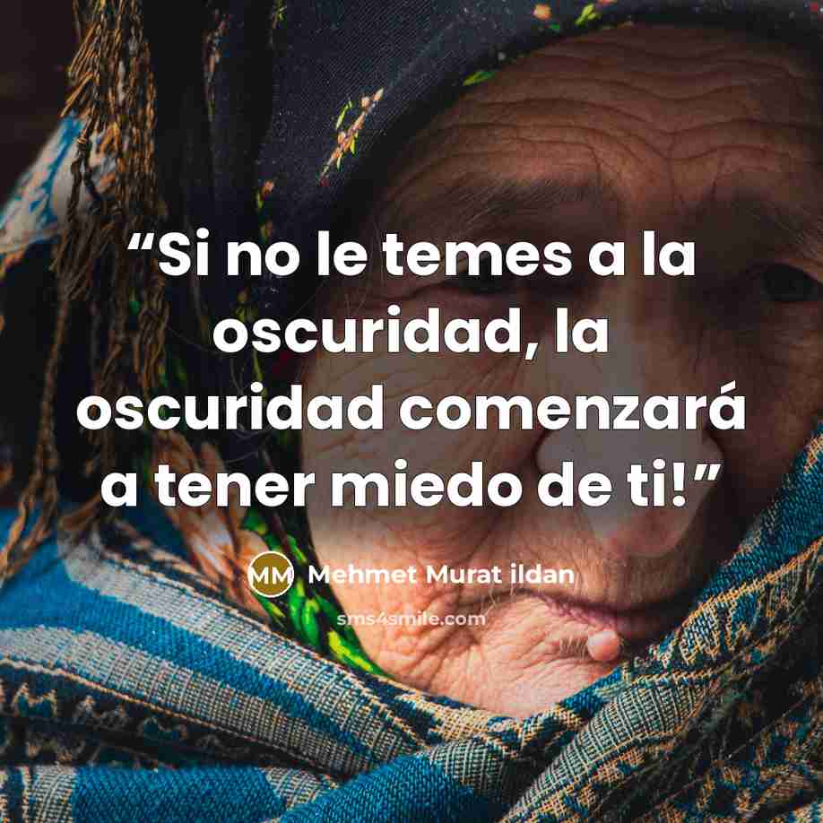 “Si no le temes a la oscuridad, la oscuridad comenzará a tener miedo de ti!” quote by Mehmet Murat ildan