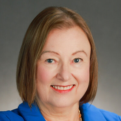 Portrait of Amanda Bennett
