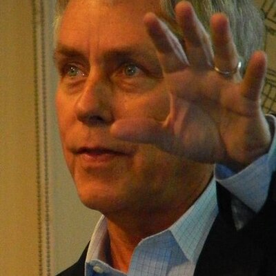 Portrait of Carl Hiaasen