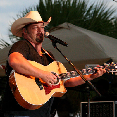 Portrait of Chris Cagle