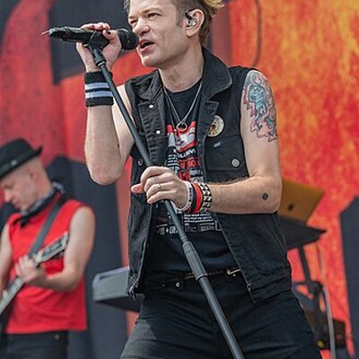 Portrait of Deryck Whibley