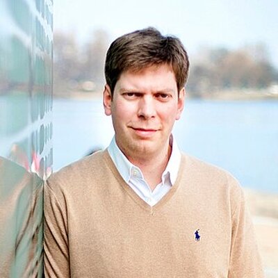 Portrait of Lars Hinrichs