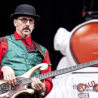 Portrait of Les Claypool