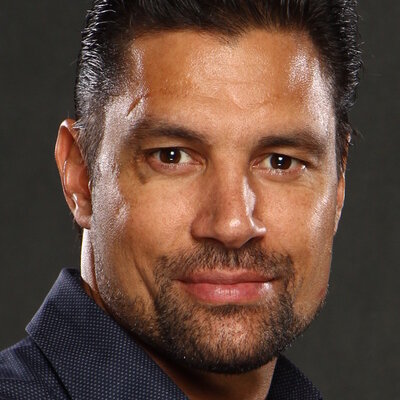 Portrait of Manu Bennett