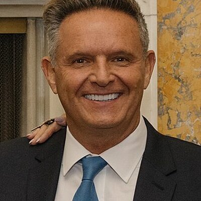 Portrait of Mark Burnett