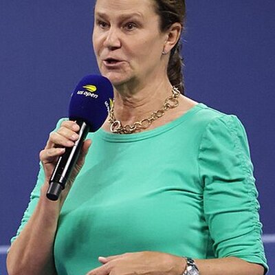 Portrait of Pam Shriver