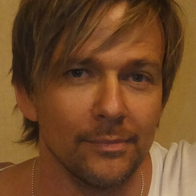 Portrait of Sean Patrick Flanery