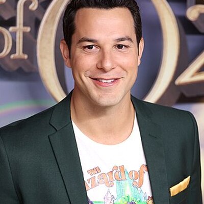 Portrait of Skylar Astin