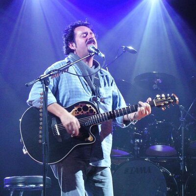Portrait of Steve Lukather
