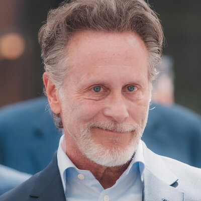 Portrait of Steven Weber