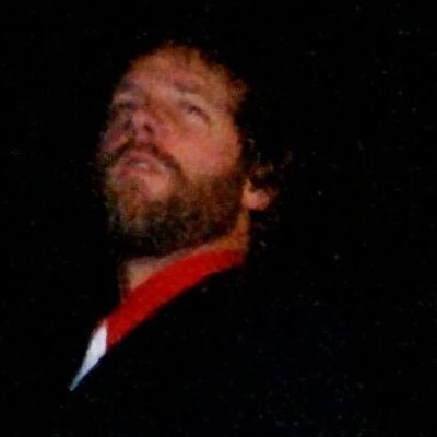 Portrait of Tom Dumont