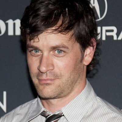 Portrait of Tom Everett Scott